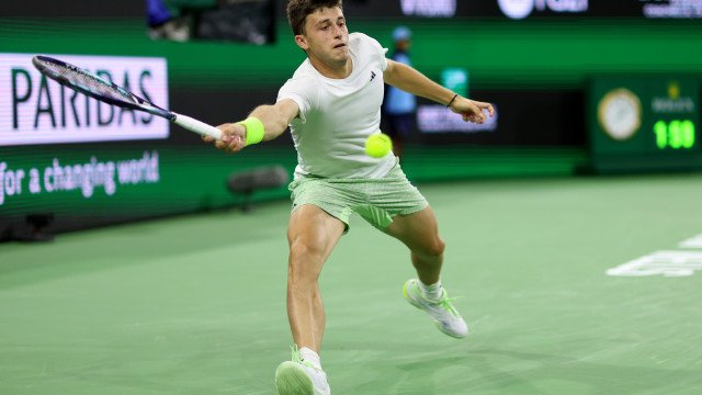 Saiba quem é o tenista de 20 anos, 123º do mundo, que derrotou Djokovic em Indian Wells