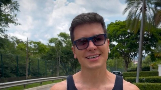 Aos 50, Rodrigo Faro ostenta abdômen trincado e inspira seguidores