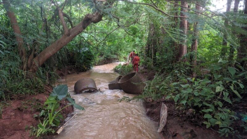 Equipe de Bombeiros resgata corpo de criança afogada em Córrego em Juscimeira