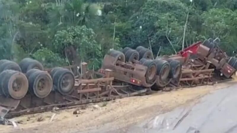 Serra do Cachimbo: Acidente com carreta carregada de soja tira a vida de motorista de 55 anos