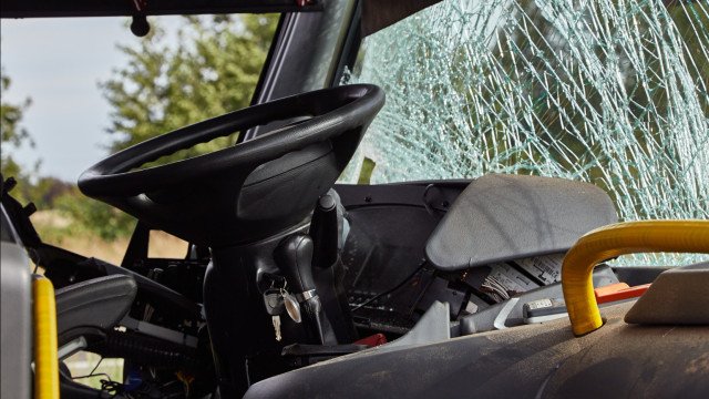 Ônibus capota em ribanceira e deixa 7 mortos em MG