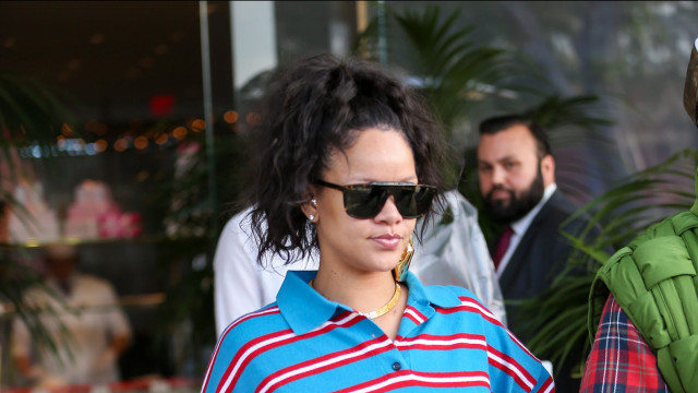‘Mães reais se vestem de forma preguiçosa’, diz Rihanna