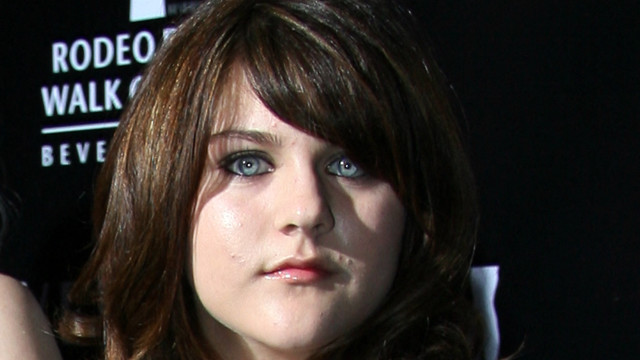 Filha de Kurt Cobain presta homenagem ao pai, morto há 30 anos: ‘Gostaria de ter conhecido ele’