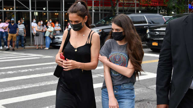 Prestes a completar 18 anos, Suri Cruise continua sem ver o pai