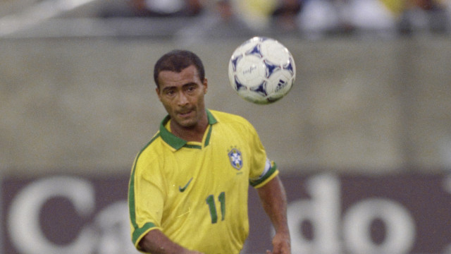 Romário volta aos gramados: "Daqui a pouco vem a maca para me buscar"