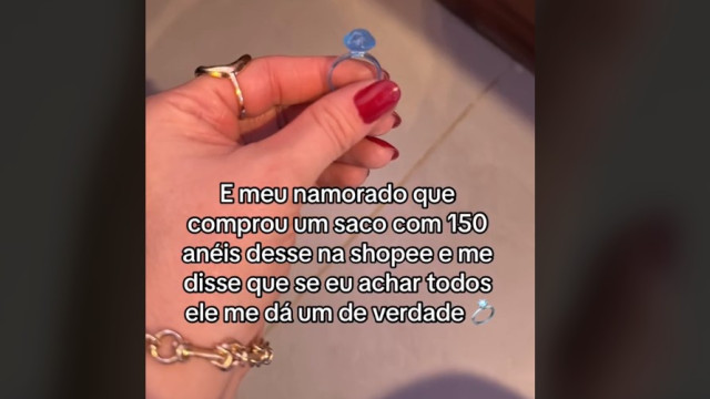 Jovem é desafiada a encontrar 150 anéis de plásticos para se casar; veja