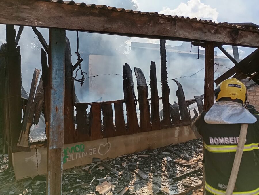 Incêndio criminoso em residência no bairro Santa Marta, em Guarantã do Norte