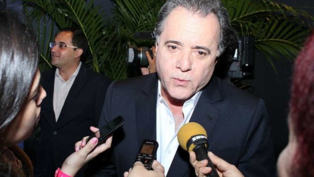 Tony Ramos já conversa e apresenta contínua evolução no quadro clínico, diz boletim médico