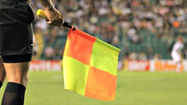 Campeonato Inglês: Clubes vão votar para decidir se VAR será descartada