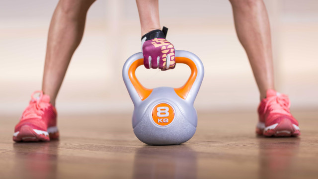 Bancária é demitida ao postar foto no crossfit durante afastamento médico