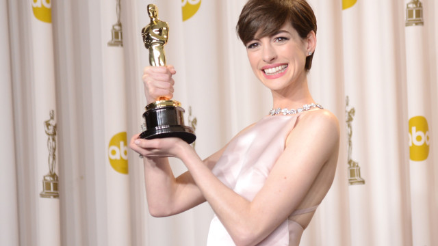 Anne Hathaway diz estar sóbria há mais de 5 anos