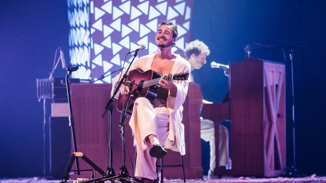 Tiago Iorc lança novo álbum ‘Antes que o Mundo Acabe’ e faz parceria com Anitta