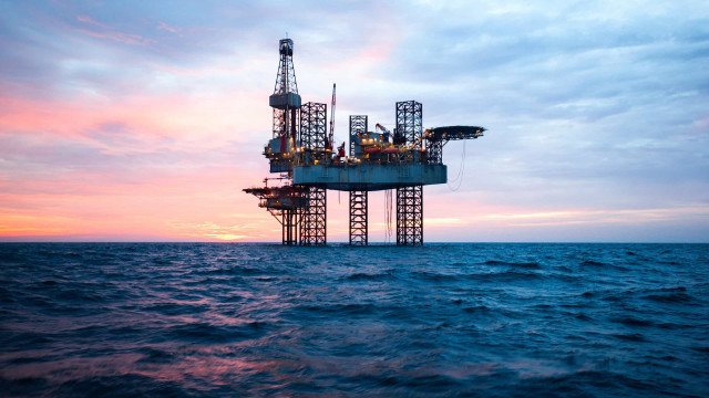 Produção de petróleo e gás cai 2,7% ante fevereiro e sobe 6,8% ante março de 2023, diz ANP