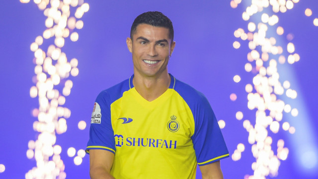 Cristiano Ronaldo comemora recorde pelo Saudita