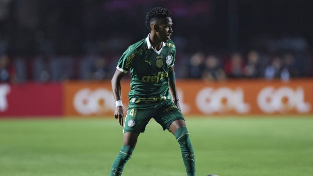 Abel elogia Estêvão e pede para a diretoria segurar o atacante até ‘pelo menos’ 2027