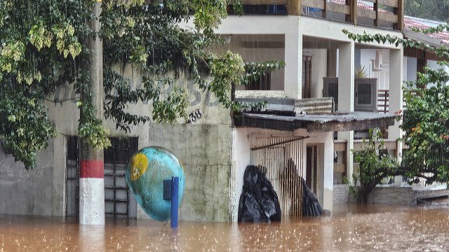 Remadores desistem de pré-olímpico para resgatar vítimas no RS