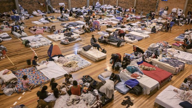 Com sistema de saúde no limite, Porto Alegre transforma abrigo em hospital