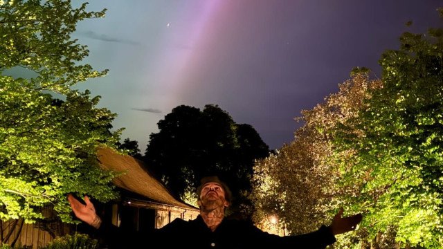 Victoria e David Beckham ficam impressionados com aurora boreal