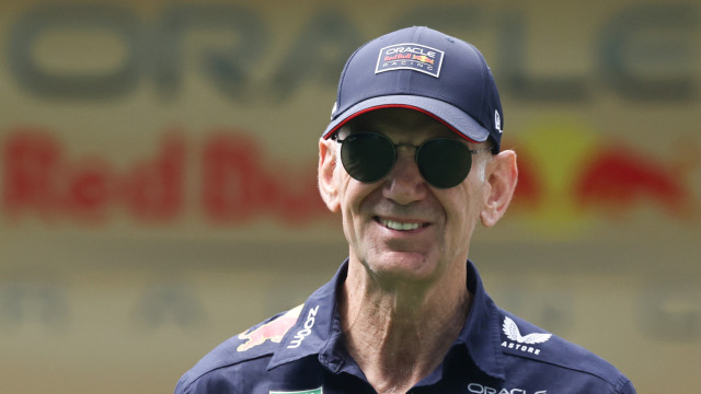 Adrian Newey se esquiva de aposentadoria e diz que poderá defender outra equipe da F-1 em 2025