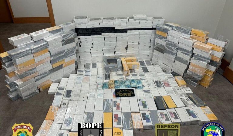 Ação conjunta da Polícia Federal e forças especiais apreende 500 celulares de última geração em Cuiabá