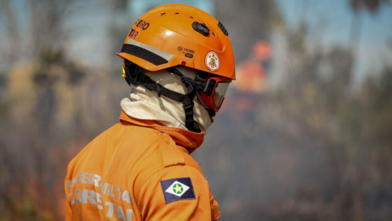 Corpo de Bombeiros de Mato Grosso combate incêndios florestais em Poconé e Cáceres