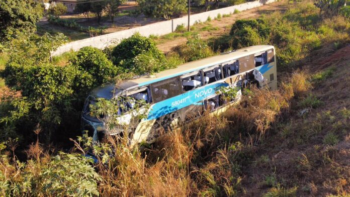 Grave acidente entre ônibus e carreta na BR-163 em Sorriso deixa 14 feridos