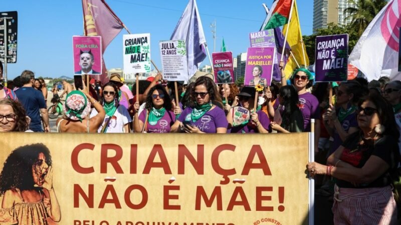Manifestantes protestam contra PL do Aborto no Rio e em São Paulo