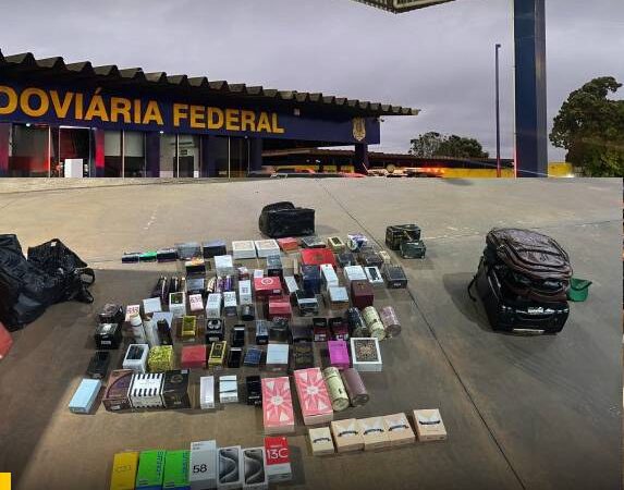 Polícia Rodoviária Federal apreende mercadorias sem nota fiscal em Comodoro