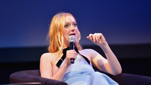 Dakota Fanning diz que Tom Cruise lhe dá o mesmo presente há 19 anos