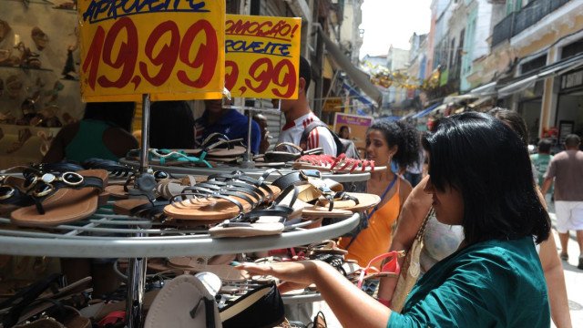 Intenção de consumo sobe pela 3ª vez seguida, mostra CNC
