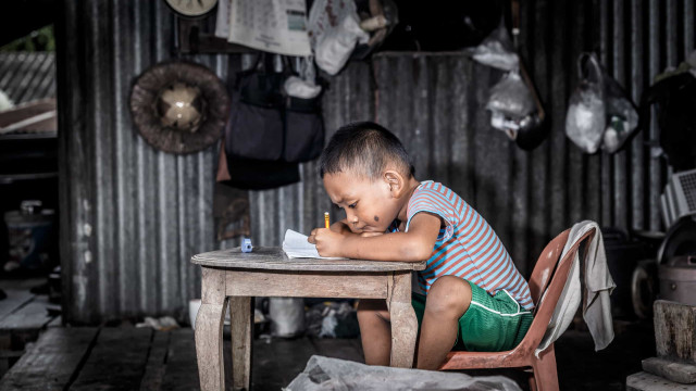 Quase 60% das crianças mais pobres nunca frequentaram creche ou pré-escola