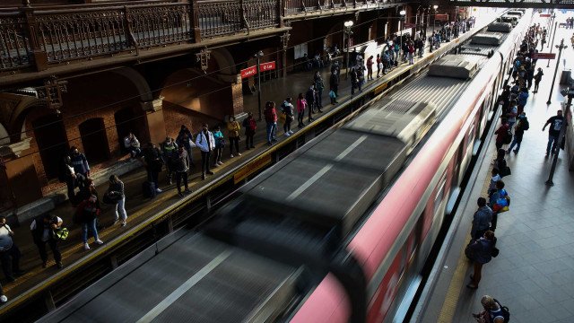 Metrô e trem tanto atraem quanto afugentam moradores em SP