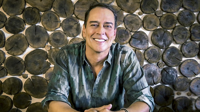 Marcello Antony deixa atuação de lado para vender imóveis de luxo em Lisboa