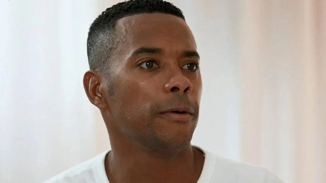 Robinho conserta TV na prisão e participa de Clube do Livro, diz jornal