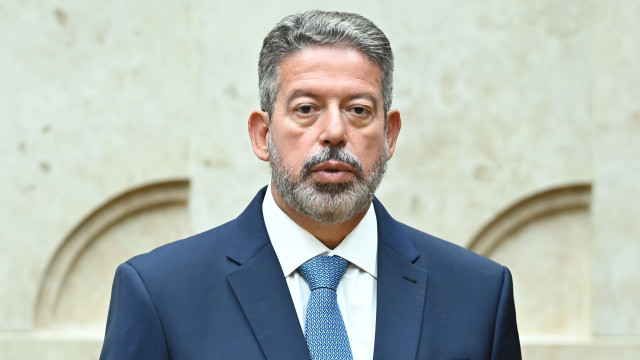 Lira quer acelerar votação de projeto que equipara penas por aborto e homicídio