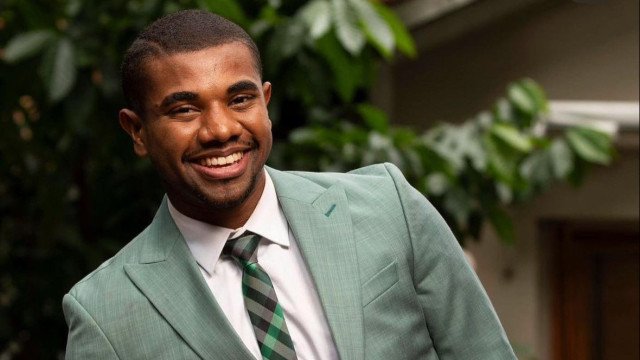 Ex-BBB Davi fala da perda de seguidores e beijos na boca