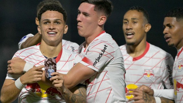 Red Bull Bragantino busca a regularidade diante do embalado Vitória