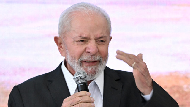 Lula se encontra com famílias de bairro devastado por enchente no RS