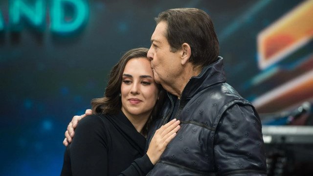 Lara Silva, filha de Faustão, fica noiva de Julinho Casares
