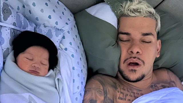 Bia Miranda encanta fãs ao mostrar rostinho do filho pela primeira vez