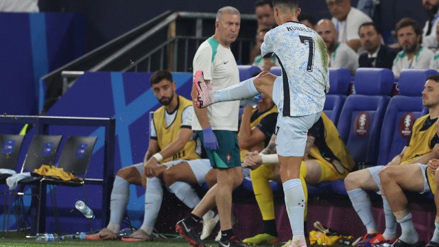 Cristiano Ronaldo é substituído e sai do gramado furioso, veja as imagens