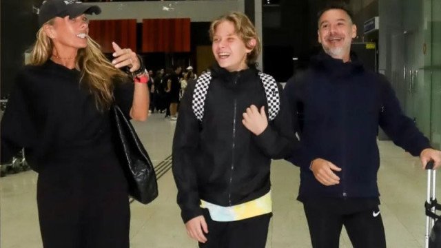 Adriane Galisteu viaja com a família e se surpreende com o luxo do local
