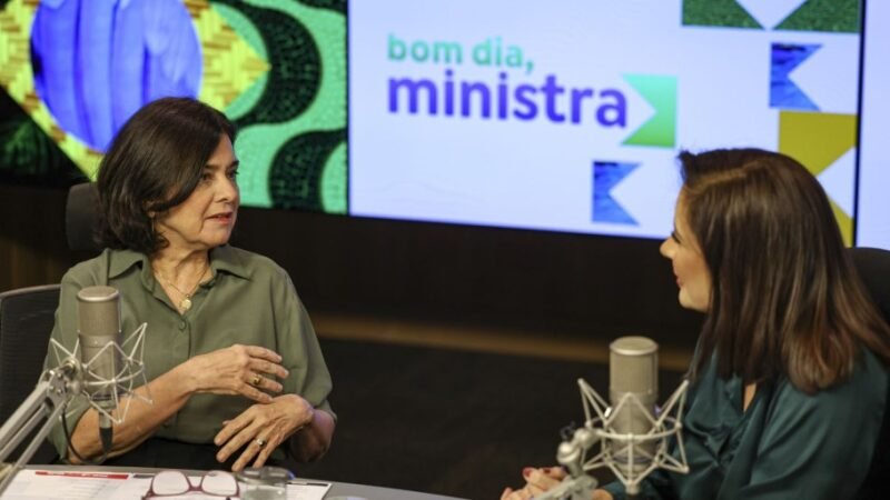 Ministra da Saúde comemora dados da imunização infantil