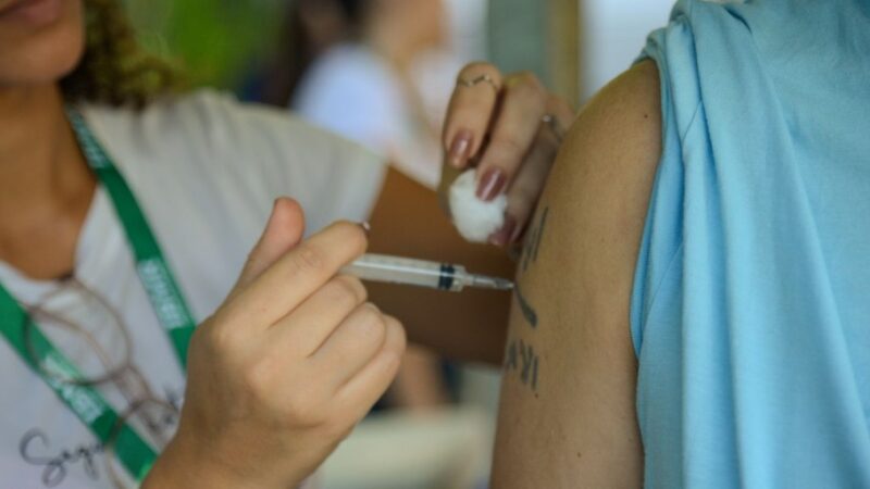 Saúde atualiza gestores e profissionais sobre normas em vacinas