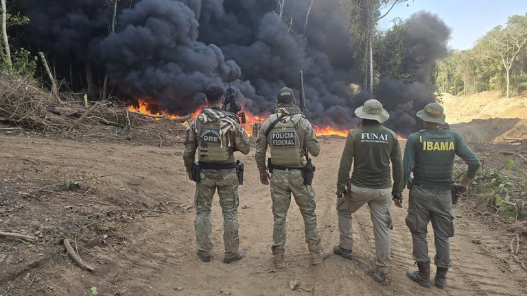 Operação Incursões Sararé combate a extração ilegal de ouro em Terra Indígena em Cáceres