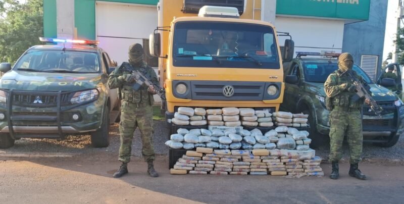 Gefron prende dois homens e apreende 153 Tabletes de Skunk em caminhão da Prefeitura de Cáceres