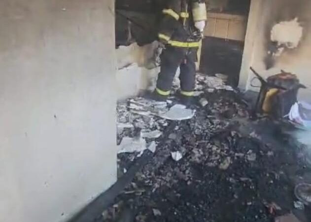 Corpo de Bombeiros combate incêndio em Kitnet no centro de Sinop