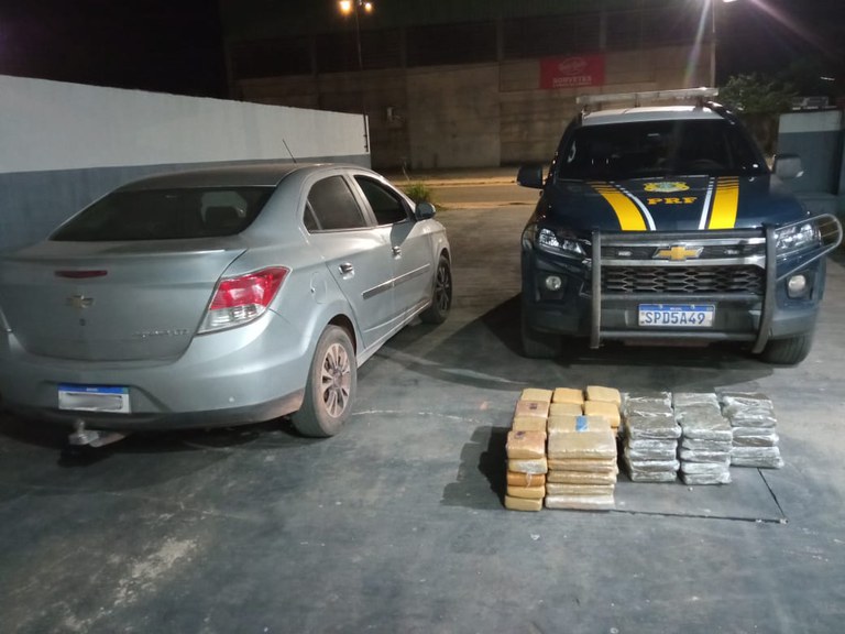 PRF apreende 93 kg de maconha em fiscalização na BR 163, em Peixoto de Azevedo