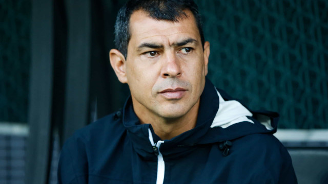 Cobiçado pelo Corinthians, Carille comanda treino do Santos