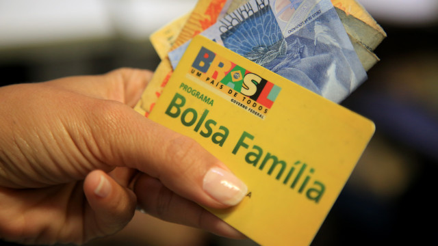 Caixa paga Bolsa Família a beneficiários com NIS de final 3